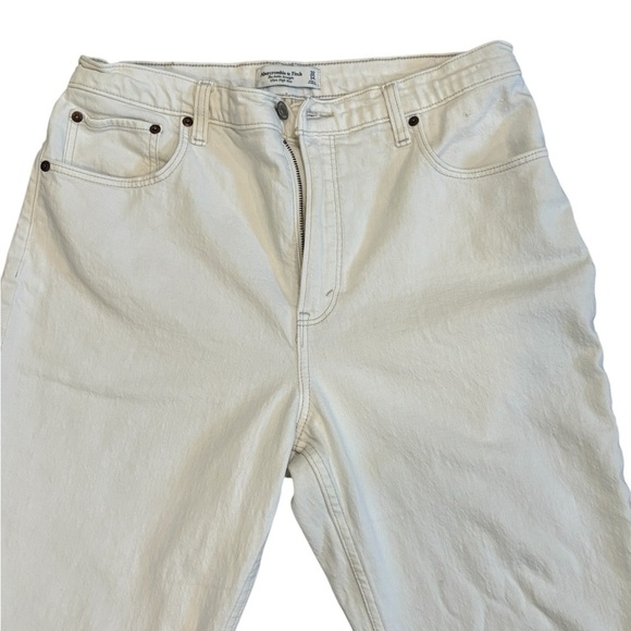 Abercrombie & Fitch Women's Ultra High Rise Ankle Straight Jean Size 32 - Picture 2 of 6